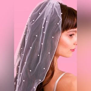 Pearl Embellished Short Veil